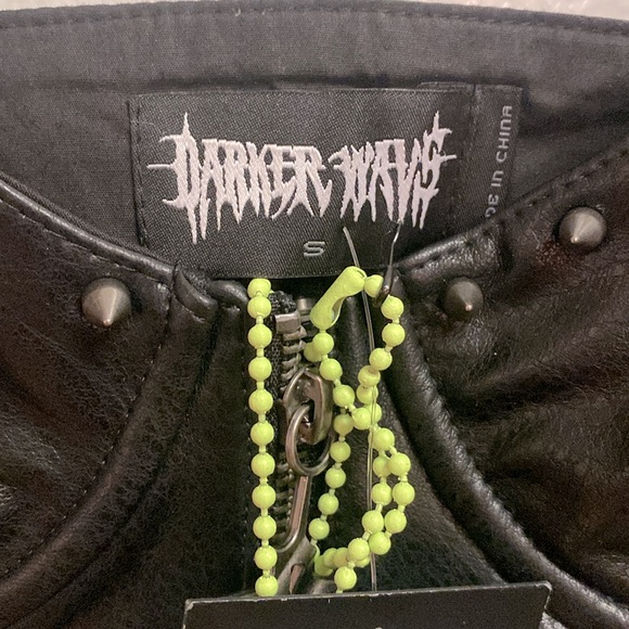 Darker wave downbeat spiked corset top - Picture 4 of 5